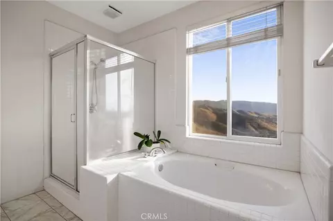 Bath - 16275 Crescent Moon Ct, Riverside, CA 92503 photo 5 of 6
