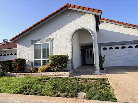 27725 Calle Valdes, Mission Viejo, CA 92692