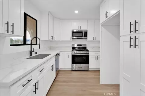 Kitchen - 15620 Ramona, Apple Valley, CA 92307 photo 1 of 2