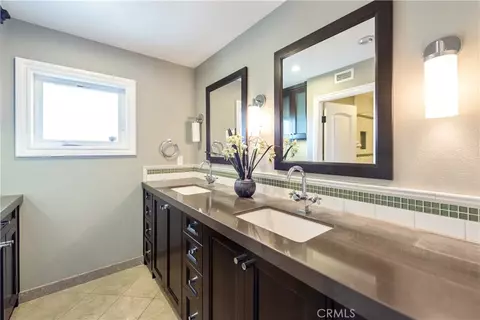 Bath - 111 Hillcrest Dr, Irvine, CA 92603 photo 5 of 5