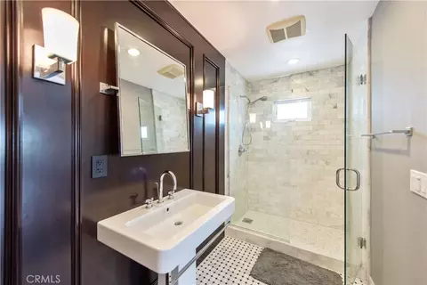 Bath - 111 Hillcrest Dr, Irvine, CA 92603 photo 3 of 5