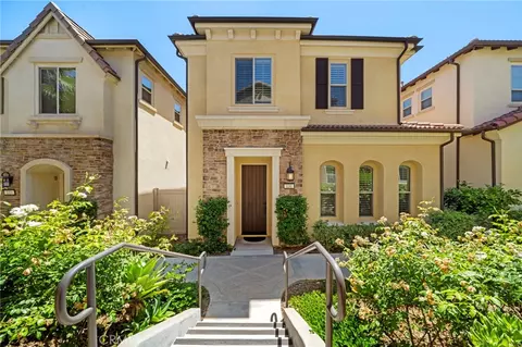 131 Primrose Dr, Lake Forest, CA 92610