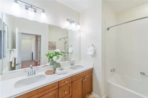 Bath - 117 Gemstone, Irvine, CA 92620 photo 4 of 4