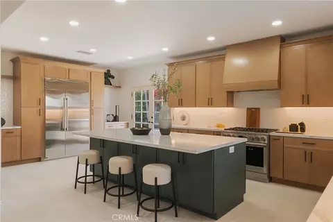 17182 Hillside Cir, Huntington Beach, CA 92649