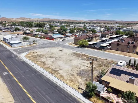 2643 Dixie St, Rosamond, CA 93560