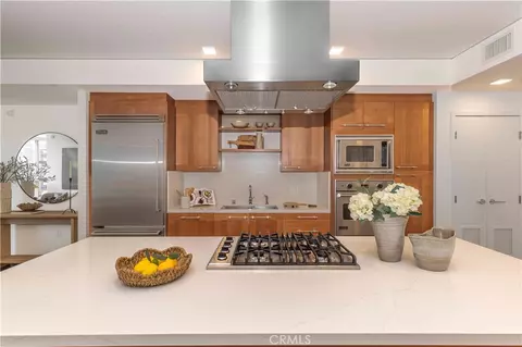 9 Macarthur Pl #806, Santa Ana, CA 92707