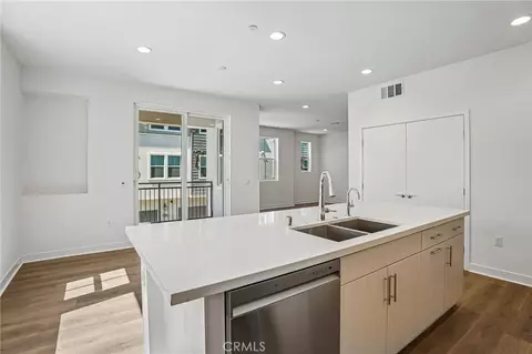 Other - 965 W Dhalia St, Compton, CA 90220 photo 5 of 10