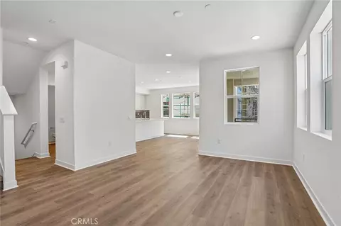 Living - 965 W Dhalia St, Compton, CA 90220 photo 2 of 4