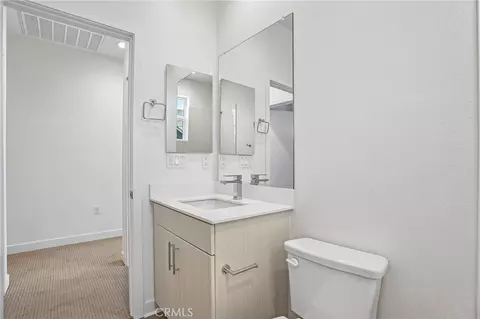 Bath - 965 W Dhalia St, Compton, CA 90220 photo 2 of 4