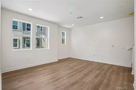 Living - 965 W Dhalia St, Compton, CA 90220 photo 3 of 4