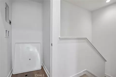 Entry Way - 965 W Dhalia St, Compton, CA 90220 photo 3 of 3