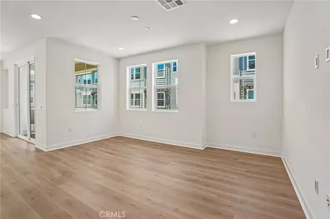 Living - 965 W Dhalia St, Compton, CA 90220 photo 1 of 4