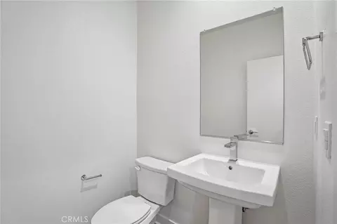 Entry Way - 965 W Dhalia St, Compton, CA 90220 photo 2 of 3