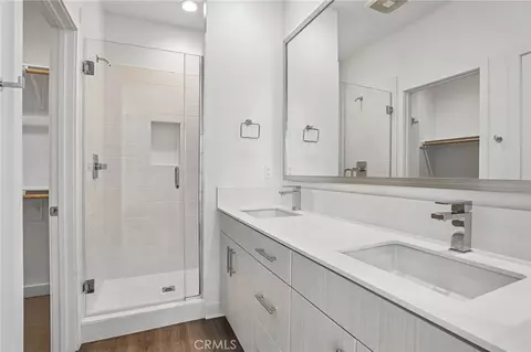 Bath - 965 W Dhalia St, Compton, CA 90220 photo 4 of 4