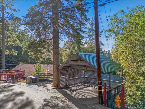 Exterior - 24556 Geneva Dr, Crestline, CA 92325 photo 2 of 4