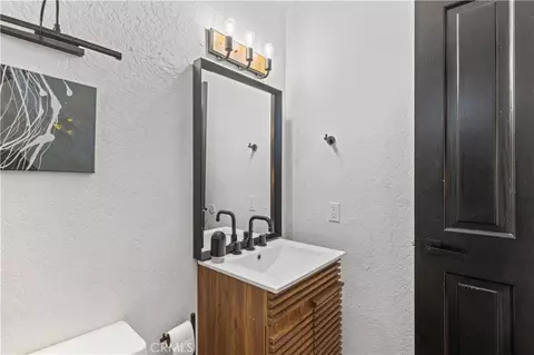 Bath - 24556 Geneva Dr, Crestline, CA 92325 photo 3 of 3