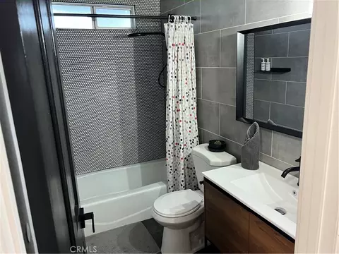 Bath - 24556 Geneva Dr, Crestline, CA 92325 photo 1 of 3