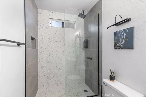 Bath - 24556 Geneva Dr, Crestline, CA 92325 photo 2 of 3