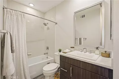 Bath - 108 Rockefeller, Irvine, CA 92612 photo 5 of 5