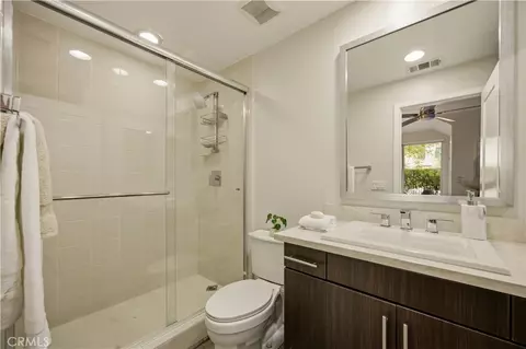 Bath - 108 Rockefeller, Irvine, CA 92612 photo 4 of 5
