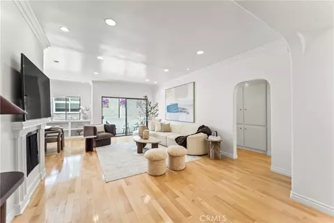 11928 Kiowa #105, Los Angeles, CA 90049