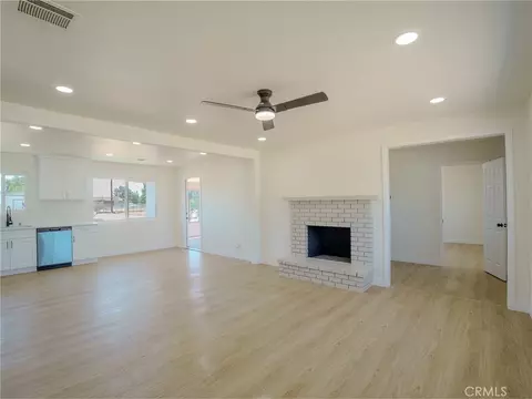 Living - 21865 Fox, Apple Valley, CA 92307 photo 2 of 4