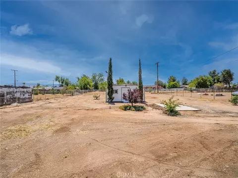 Exterior - 21865 Fox, Apple Valley, CA 92307 photo 4 of 5