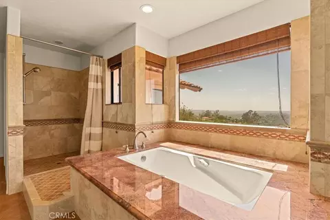 Bath - 2323 Wilt, Fallbrook, CA 92028 photo 6 of 7