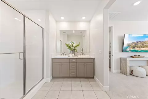 Bath - 411 Chorus, Irvine, CA 92618 photo 3 of 5