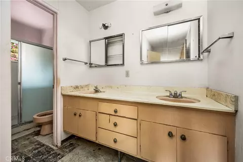 Bath - 1710 Evergreen, Fullerton, CA 92835 photo 1 of 3