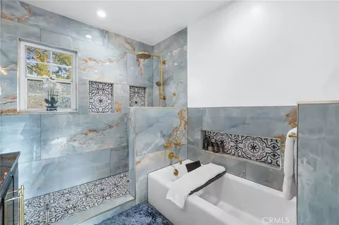 Bath - 15401 Saticoy St, Van Nuys, CA 91406 photo 3 of 7