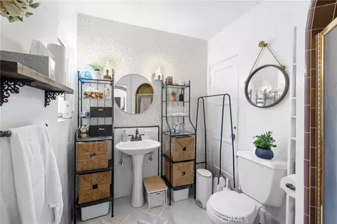 Bath - 15401 Saticoy St, Van Nuys, CA 91406 photo 2 of 7