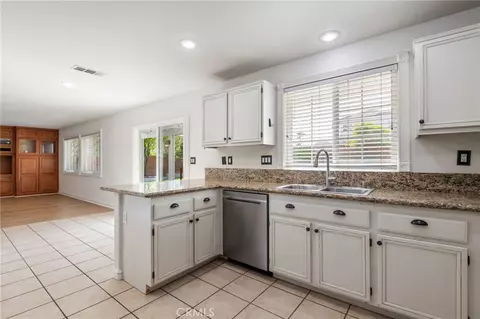 Kitchen - 42075 Dunes Ct, Temecula, CA 92591 photo 4 of 6