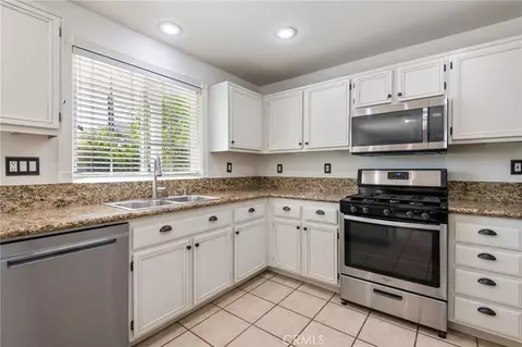 Kitchen - 42075 Dunes Ct, Temecula, CA 92591 photo 3 of 6