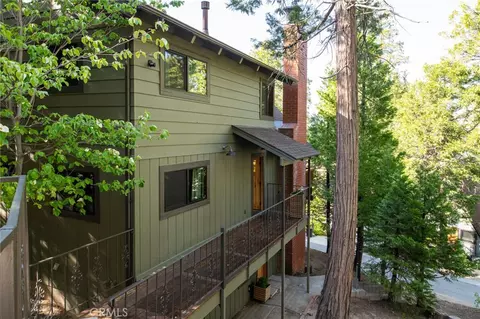 Exterior - 240 Blue Lake Rd, Lake Arrowhead, CA 92352 photo 4 of 5