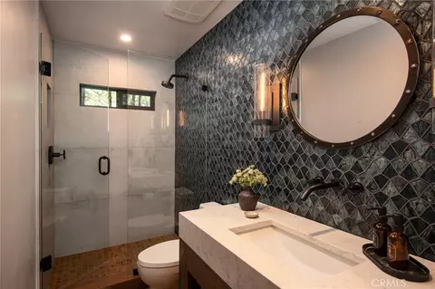 Bath - 240 Blue Lake Rd, Lake Arrowhead, CA 92352 photo 2 of 3