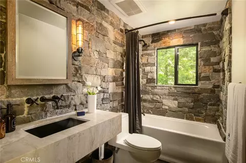 Bath - 240 Blue Lake Rd, Lake Arrowhead, CA 92352 photo 1 of 3