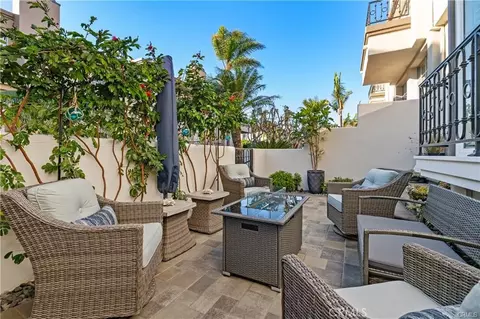 19295 Wingedfoot Cir, Huntington Beach, CA 92648