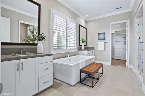 Bath - 154 Roscomare, Irvine, CA 92602 photo 3 of 6