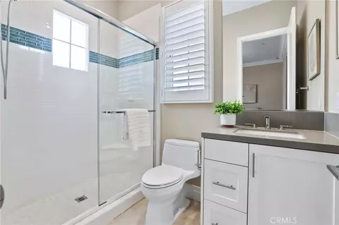 Bath - 154 Roscomare, Irvine, CA 92602 photo 6 of 6