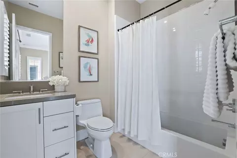 Bath - 154 Roscomare, Irvine, CA 92602 photo 5 of 6