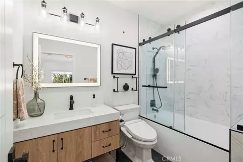 Bath - 4652 Charnock, Irvine, CA 92604 photo 6 of 7