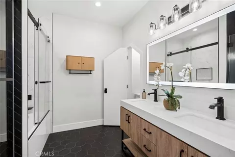 Bath - 4652 Charnock, Irvine, CA 92604 photo 4 of 7