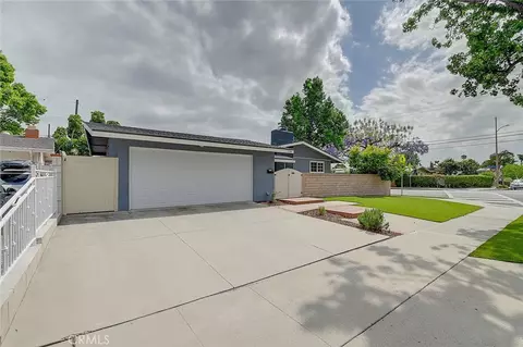 Exterior - 2044 W Spruce Ave, Orange, CA 92868 photo 12 of 16
