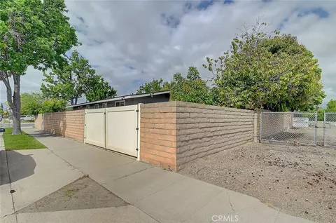 Exterior - 2044 W Spruce Ave, Orange, CA 92868 photo 14 of 16