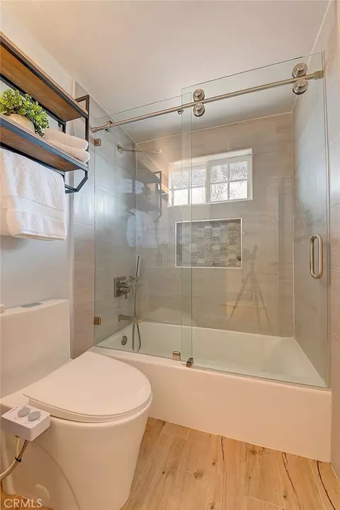 Bath - 2044 W Spruce Ave, Orange, CA 92868 photo 2 of 6