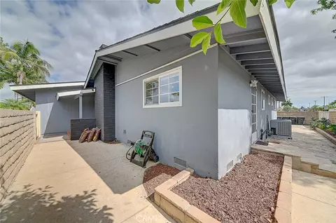 Exterior - 2044 W Spruce Ave, Orange, CA 92868 photo 10 of 16