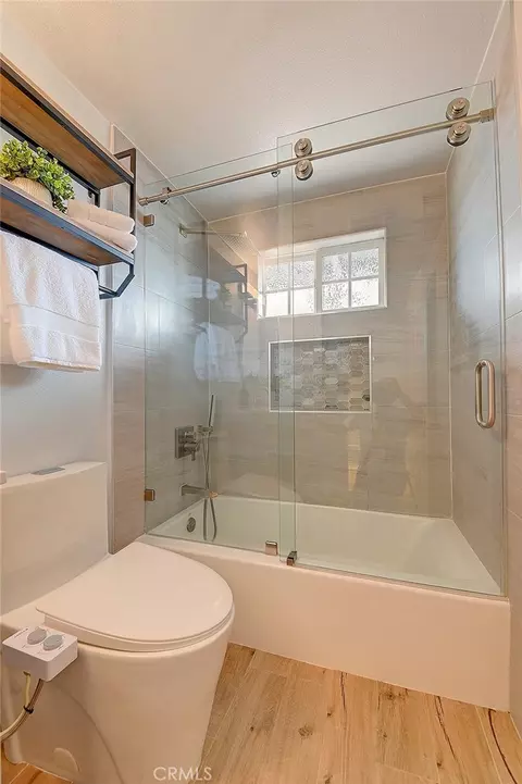 Bath - 2044 W Spruce Ave, Orange, CA 92868 photo 3 of 6