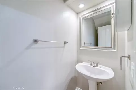 Bath - 2645 Dunstan, Tustin, CA 92782 photo 4 of 4