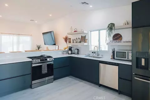 Kitchen - 60323 Granada Dr, Joshua Tree, CA 92252 photo 1 of 1